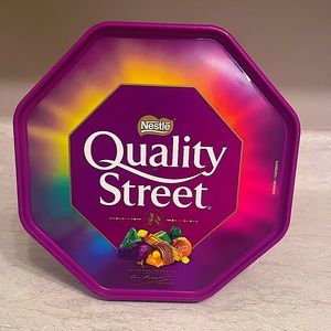 Beautiful decorative plastic box from England. Great for storage